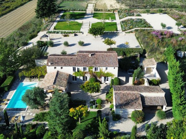 Stunning Mas in a hamlet in Gordes with pool, jacuzzi, and French-style garden