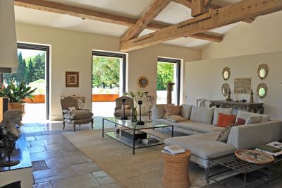 Saint Rémy de Provence: rare agricultural property on 11 hectares