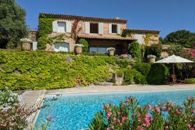 Gordes, house with a breathtaking view of the entire Luberon valley