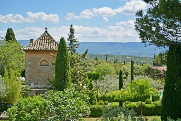 Charming property a stone's throw from the village of Gordes