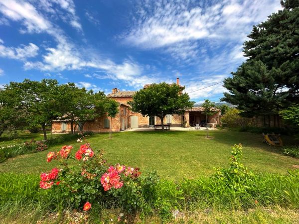 Authentic stone farmhouse on 4021 m², view of Mont Ventoux- 2 houses