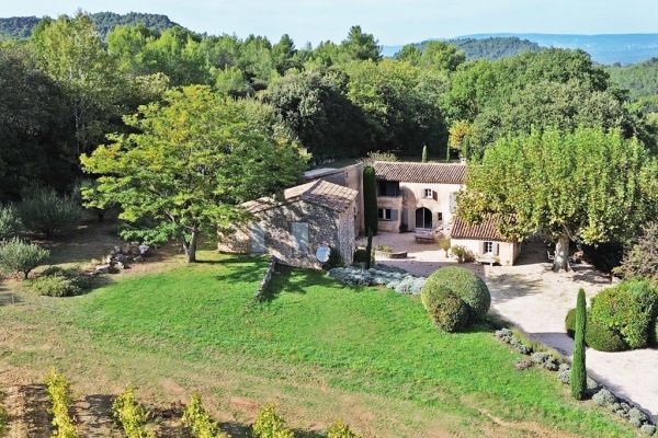 Exclusivity : Luberon, superb farmhouse set in 1.5 hectares