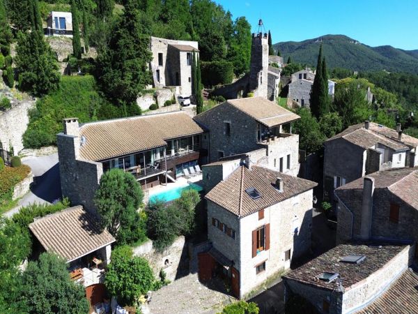 Drôme provençale: contemporary renovated house with views