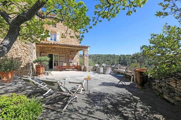 Gordes - Superb property in a dominant position