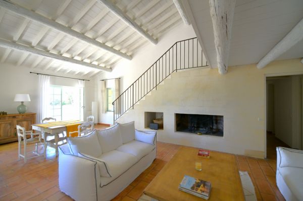 In Gordes, pleasant property with swimming pool on 6500 m²