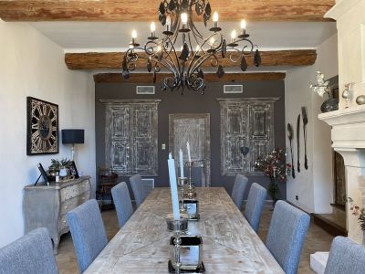 Superb property with outbuildings at the foot of the Mont Ventoux