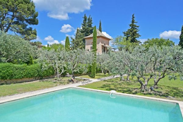 Charming property a stone's throw from the village of Gordes