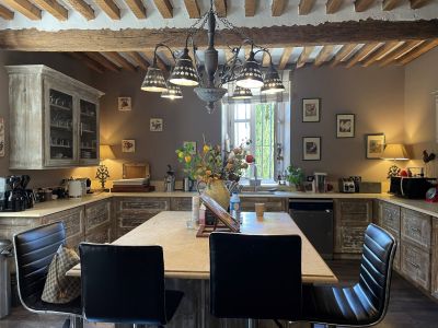 Superb property with outbuildings at the foot of the Mont Ventoux