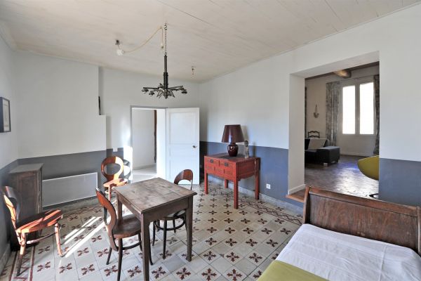 Bonnieux, village house with terrace