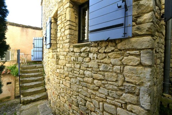 Joucas, village house with views