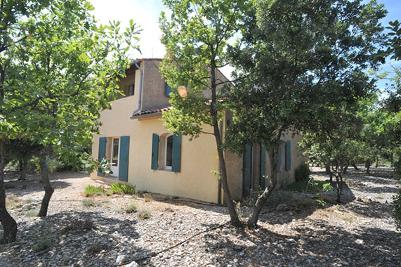 Luberon, pretty villa close to one of the Luberon's traditional hamlets