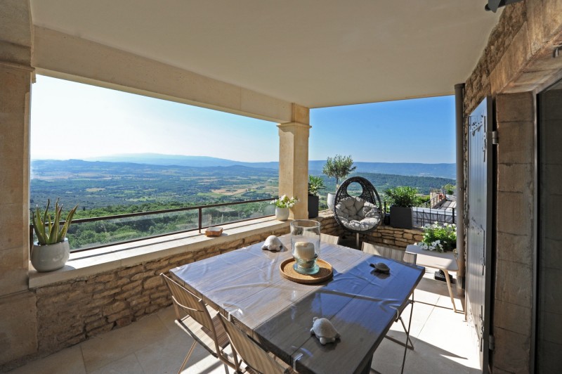 GORDES: eagle's nest 2 steps from the village