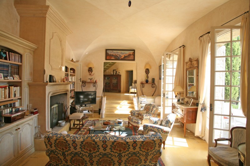 Vente Gordes, généreuse maison traditionnelle avec belle vue et piscine