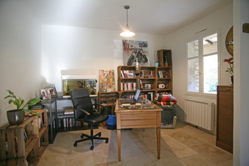 Luberon, house with a pool in a residence