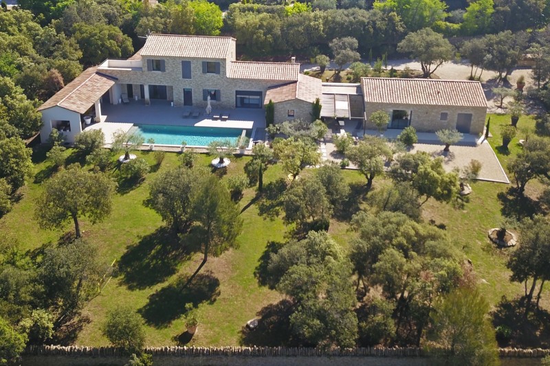 Vente Luberon, superbe villa en pierres avec prestations haut de gamme 