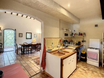 Vente MAISON EN PIERRE AVEC PISCINE A DEUX PAS DU VILLAGE DE GORDES